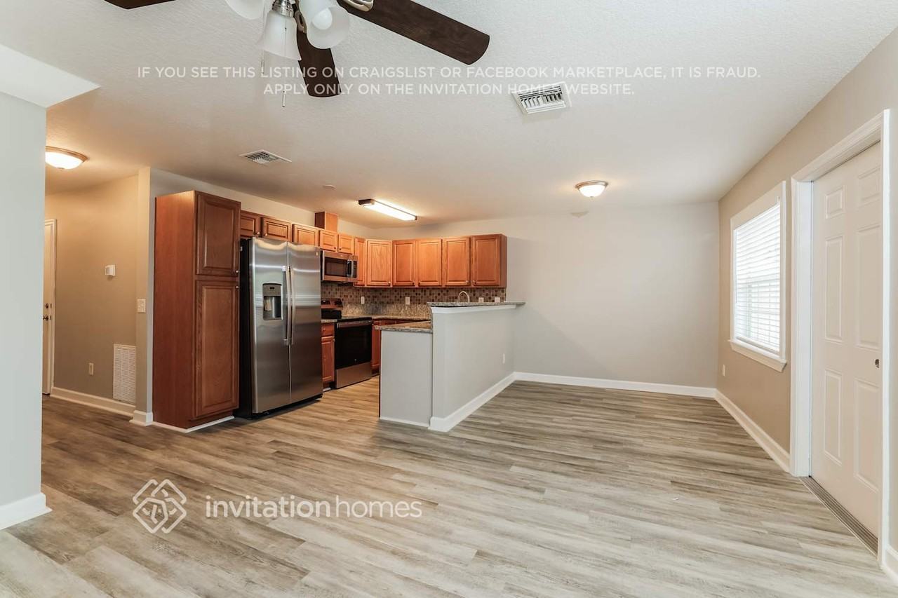 151 Carol Susan Lane - Photo 6 of 18