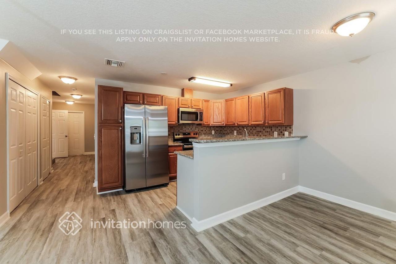 151 Carol Susan Lane - Photo 7 of 18