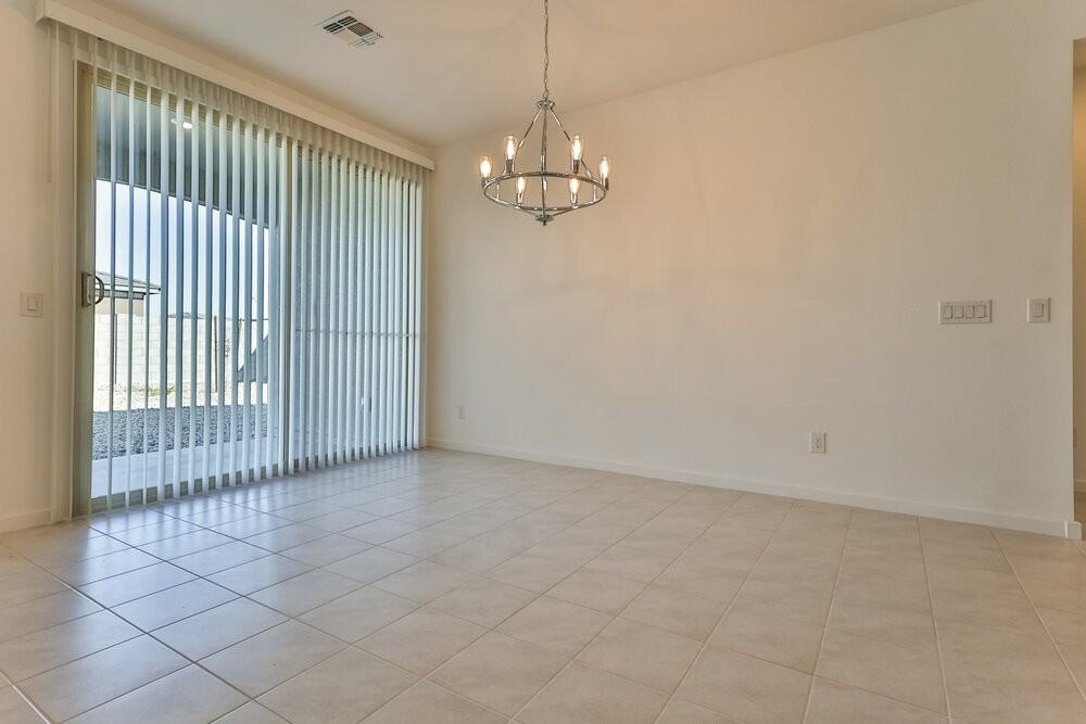 11008 W Parkway Dr - Photo 7 of 16