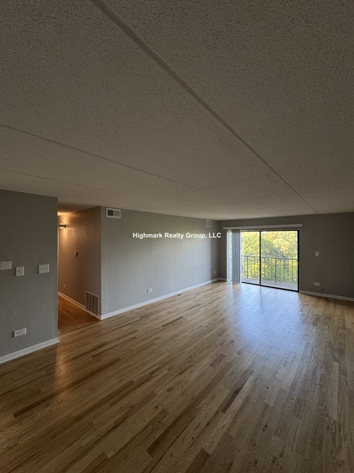 525 N Quentin Rd #317A - Photo 3 of 16