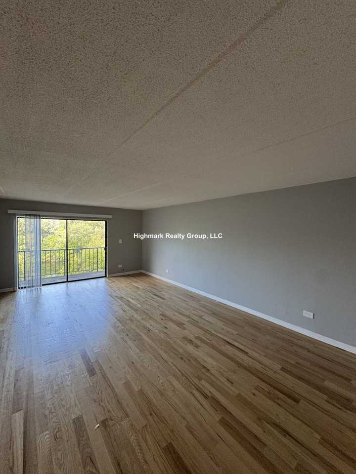 525 N Quentin Rd #317A - Photo 5 of 16