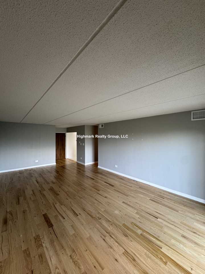 525 N Quentin Rd #317A - Photo 6 of 16