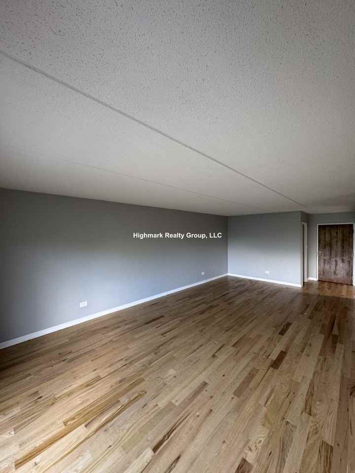 525 N Quentin Rd #317A - Photo 7 of 16