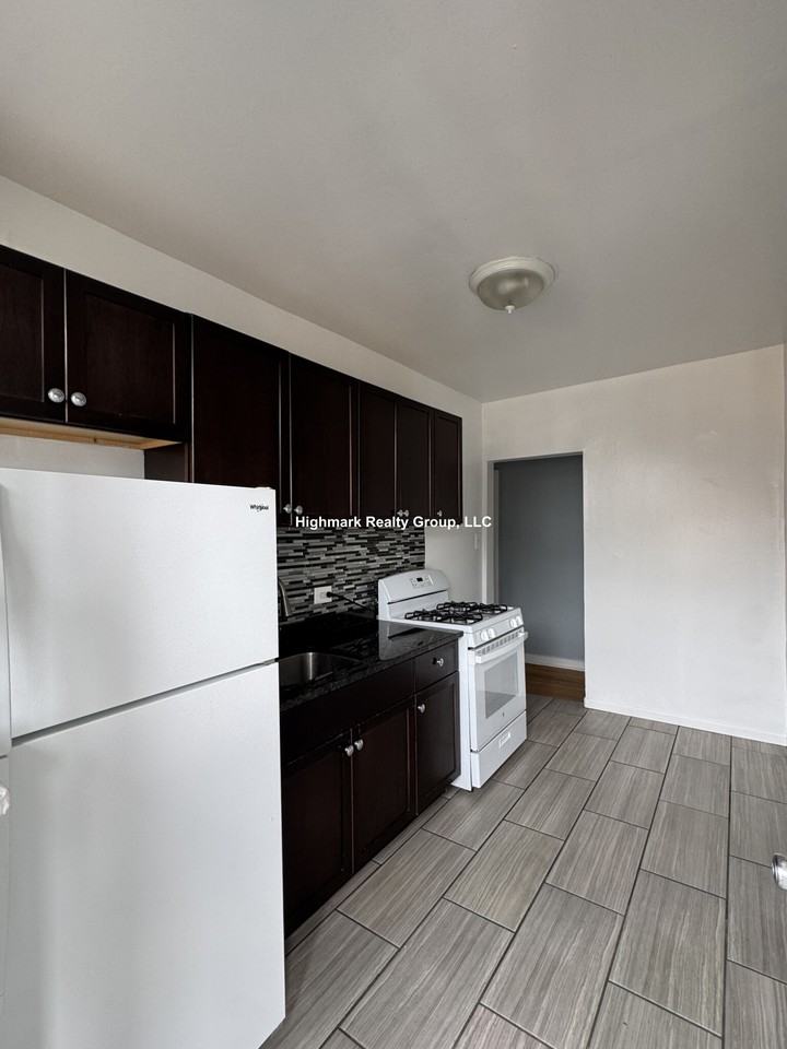 5672 N Ridge Ave #1A - Photo 3 of 10