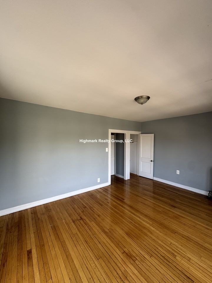 5672 N Ridge Ave #1A - Photo 6 of 10