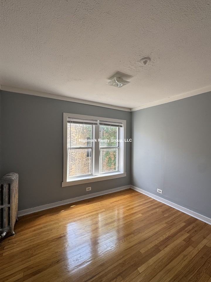 5672 N Ridge Ave #1A - Photo 7 of 10