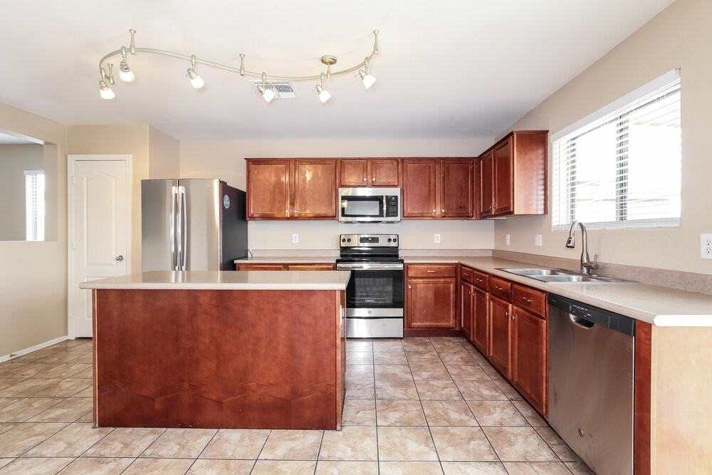 25619 W Satellite Ln - Photo 4 of 17