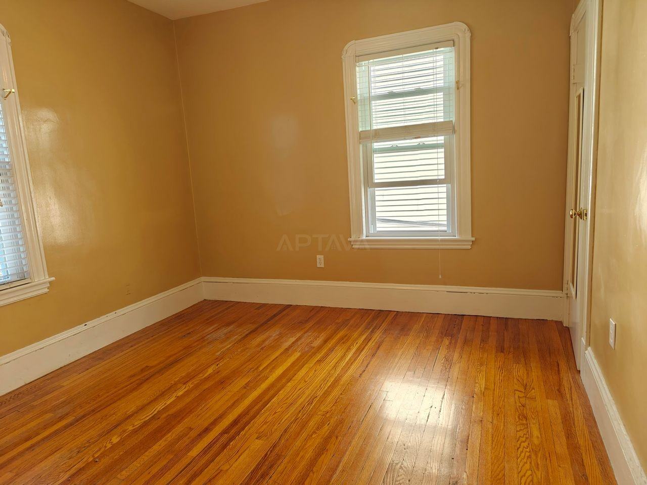 33 Hawthorne St #33 - Photo 4 of 7