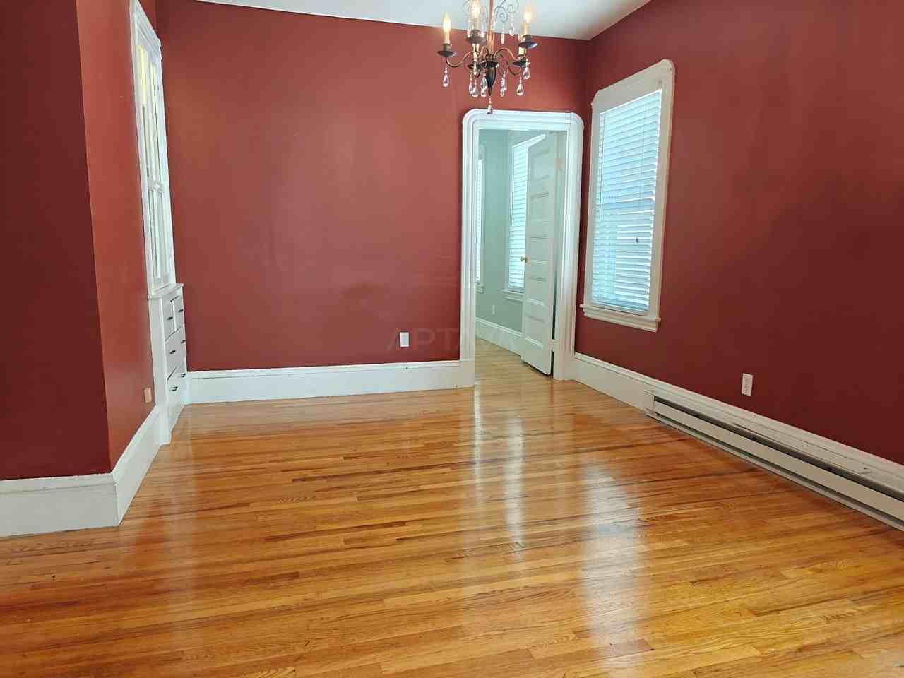 33 Hawthorne St #33 - Photo 6 of 7