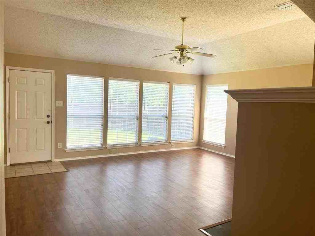 12204 Chattanooga Dr - Photo 3 of 15