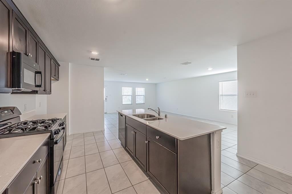 6429 Becker Ave - Photo 7 of 39