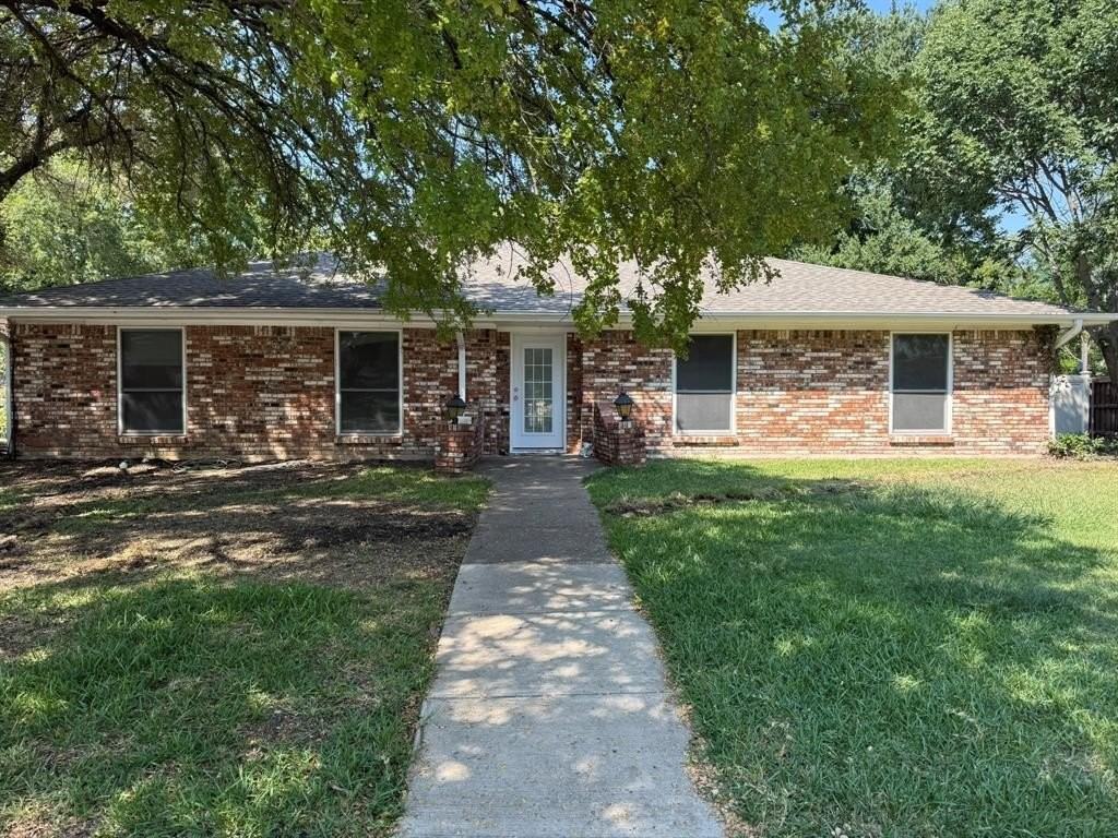 1001 Valley Creek Dr - Photo 2 of 21