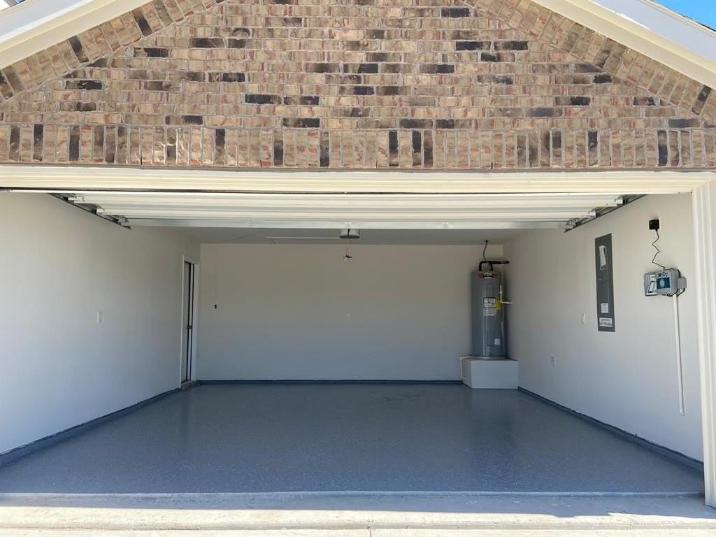 1501 Bridle Dr - Photo 4 of 20