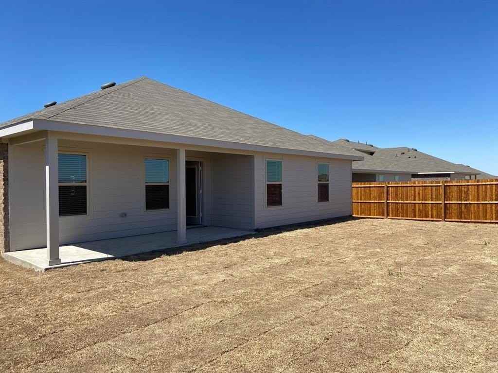 1501 Bridle Dr - Photo 6 of 20