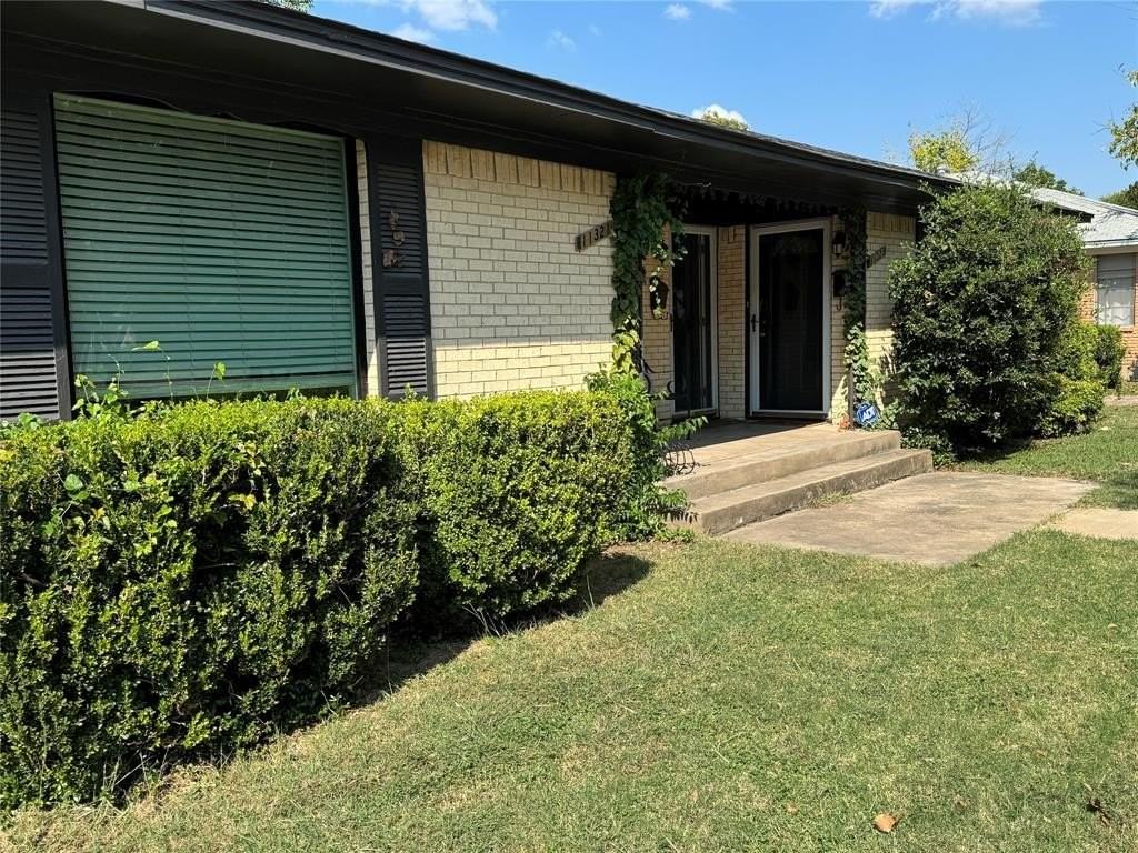 11321 Wyatt St - Photo 3 of 24