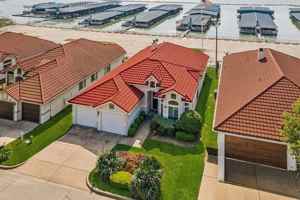 featured image of 2046 Pontchartrain Dr