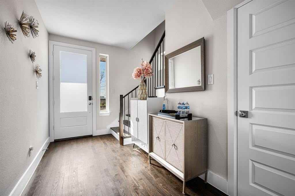 1117 Marc Pl - Photo 2 of 32