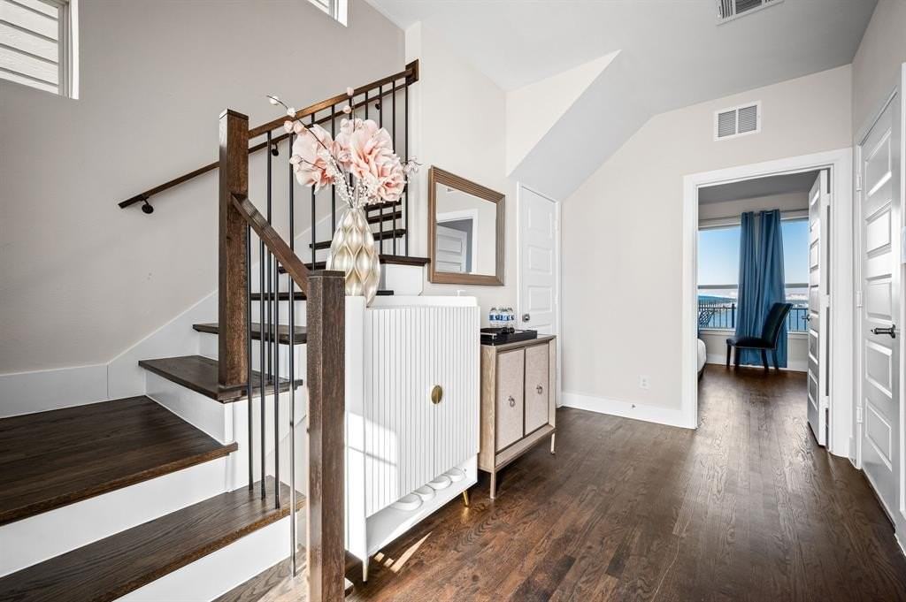 1117 Marc Pl - Photo 3 of 32