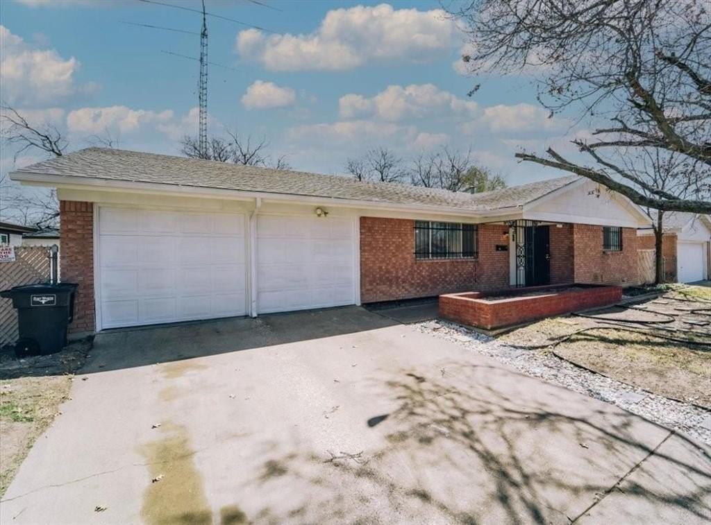 2913 Laredo Dr - Photo 2 of 10