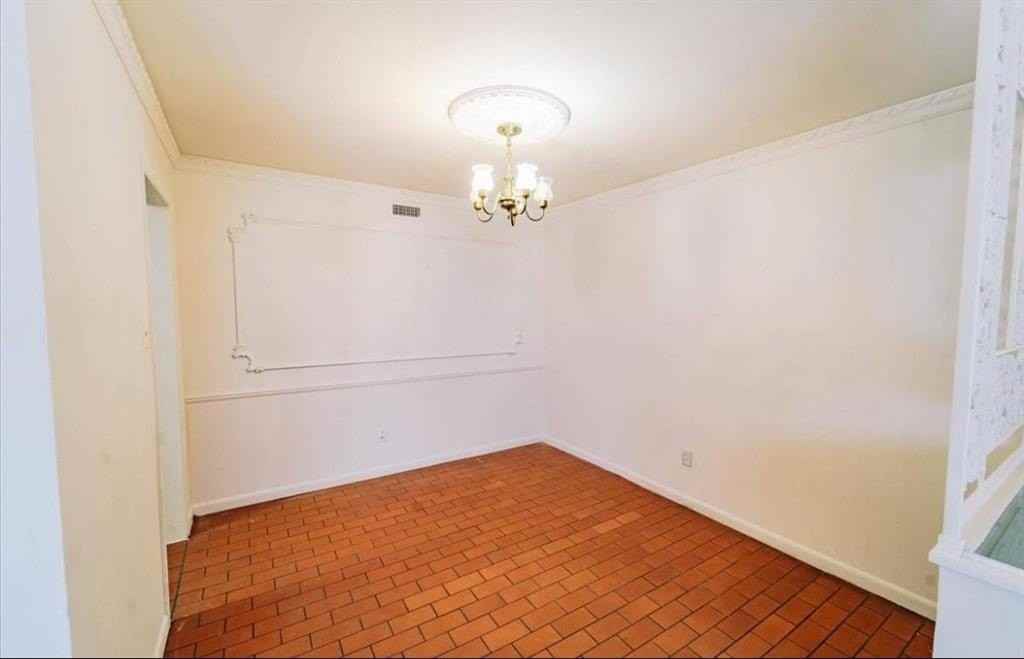 2913 Laredo Dr - Photo 3 of 10