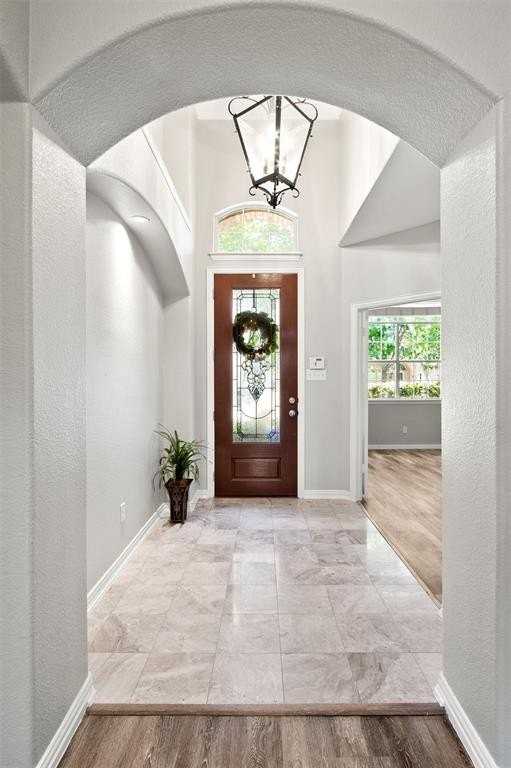 730 Peco St - Photo 3 of 31