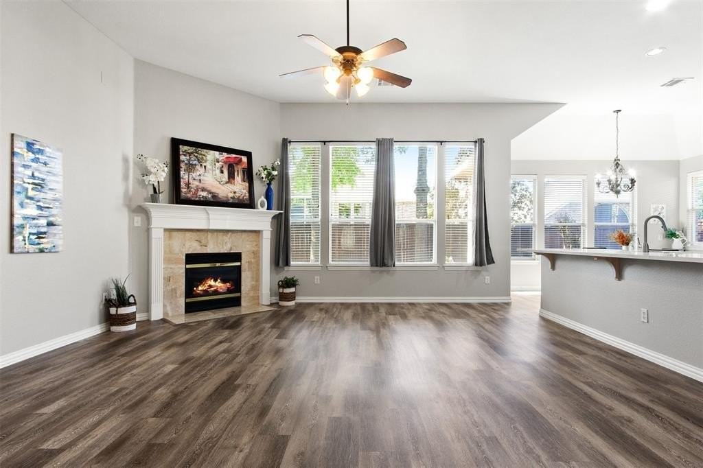 730 Peco St - Photo 4 of 31