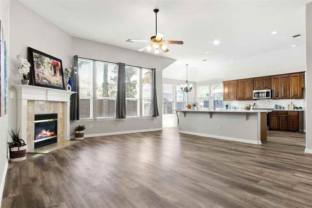 730 Peco St - Photo 5 of 31