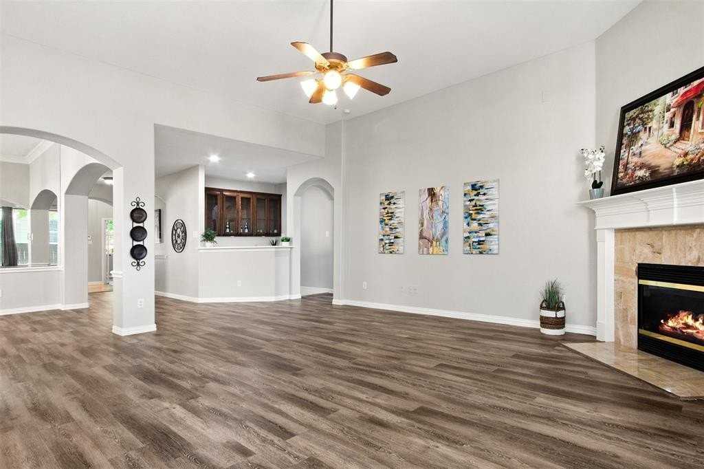 730 Peco St - Photo 7 of 31