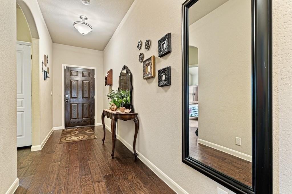 2106 Blakehill Dr - Photo 3 of 29