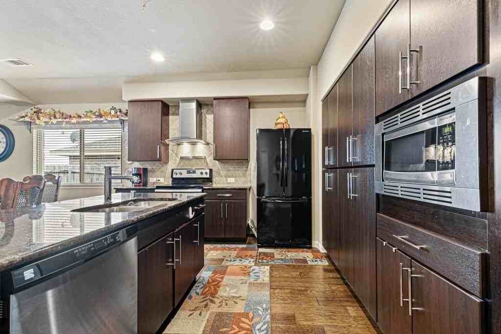 2106 Blakehill Dr - Photo 6 of 29