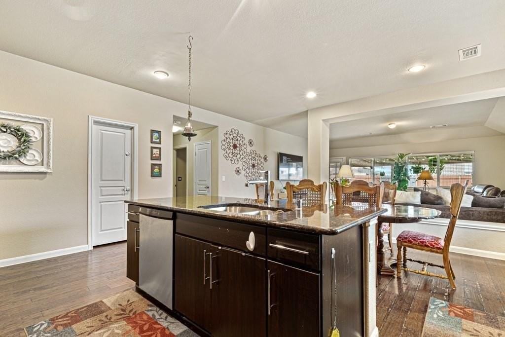 2106 Blakehill Dr - Photo 7 of 29