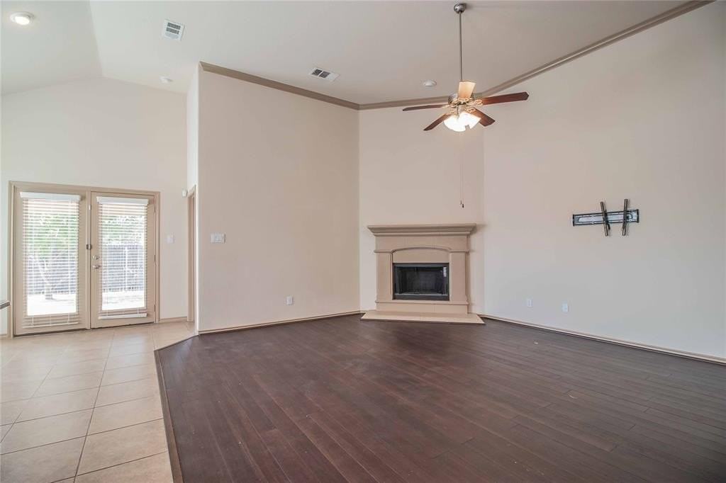 812 Olive Ct - Photo 7 of 29