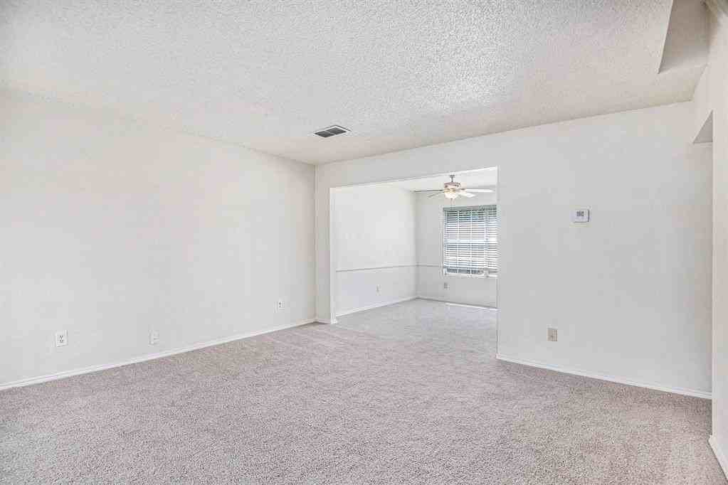 8201 Cloverglen Ln - Photo 4 of 24