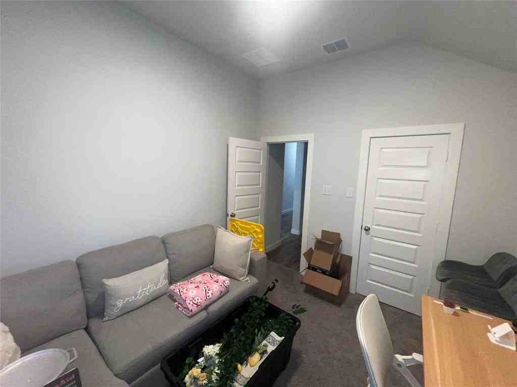 107 Lavender St - Photo 3 of 32