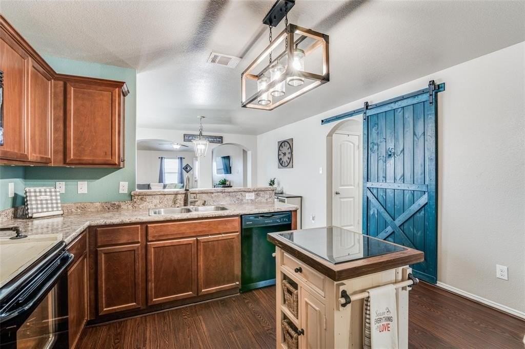 509 Plum Dr - Photo 3 of 20