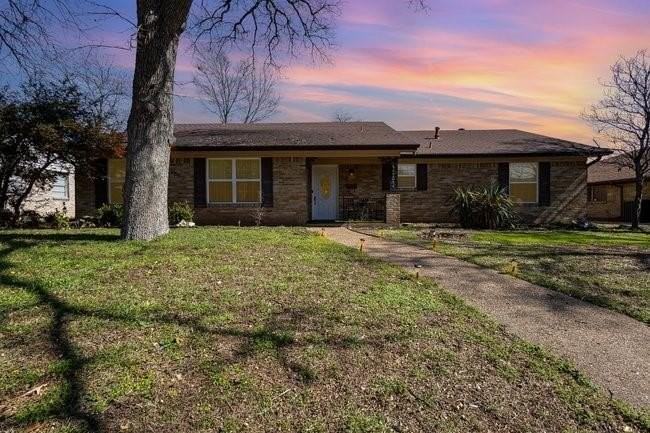 2404 Crestview Cir - Photo 6 of 39