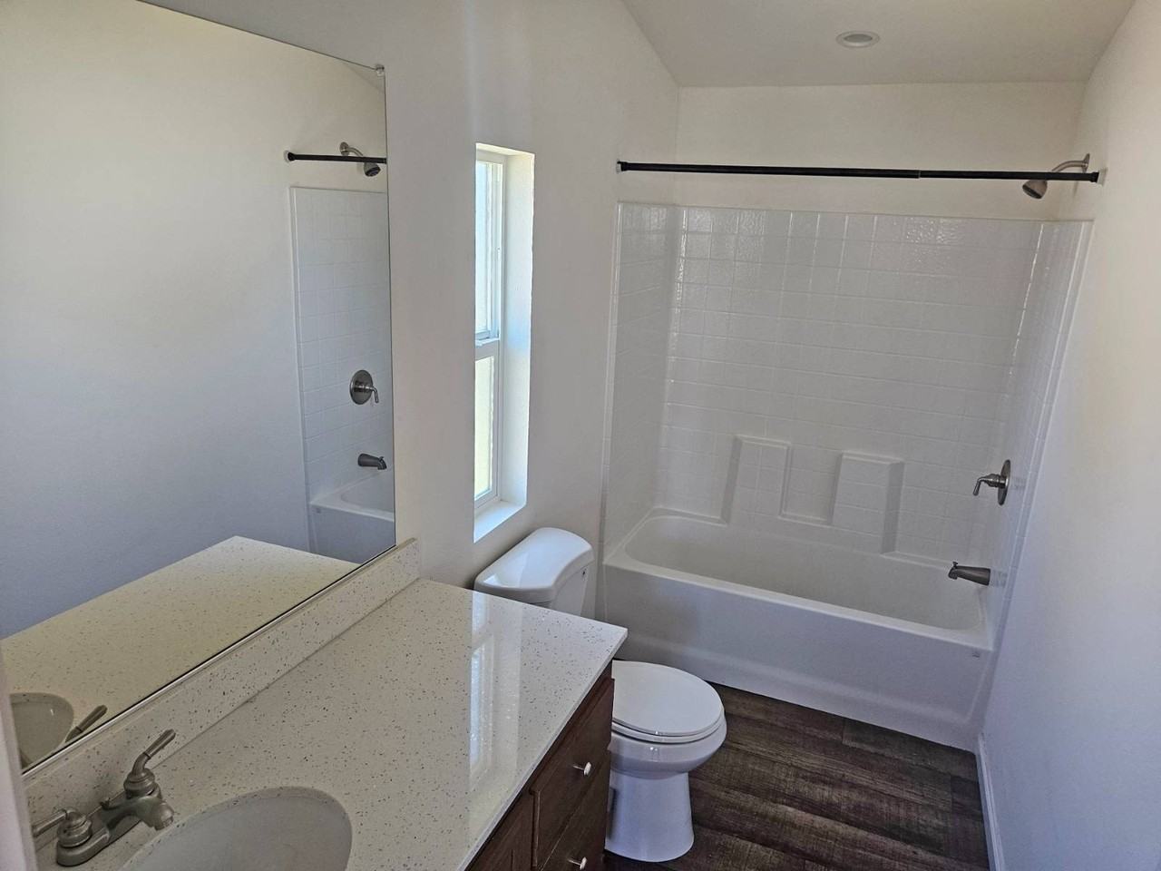 573 Sullivan St - Photo 7 of 14