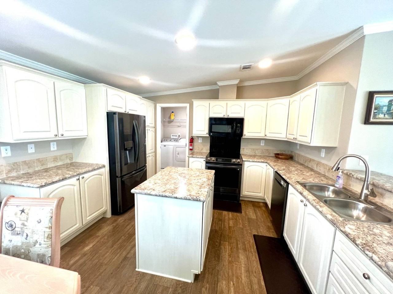 7407 Westwood Dr - Photo 5 of 25