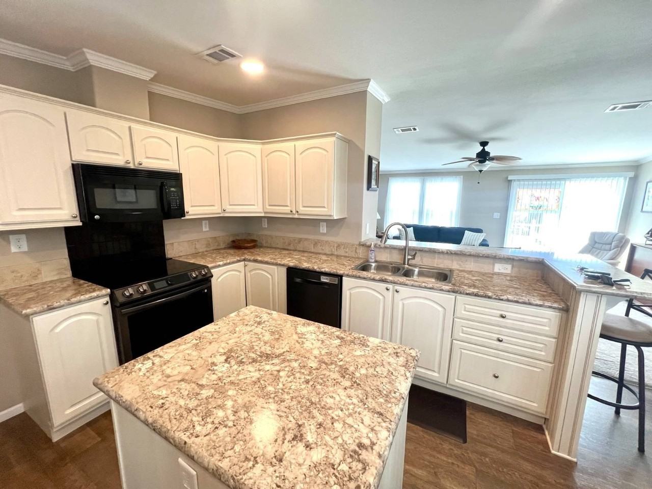 7407 Westwood Dr - Photo 6 of 25