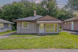 featured image of 201 W Sheffield Ave