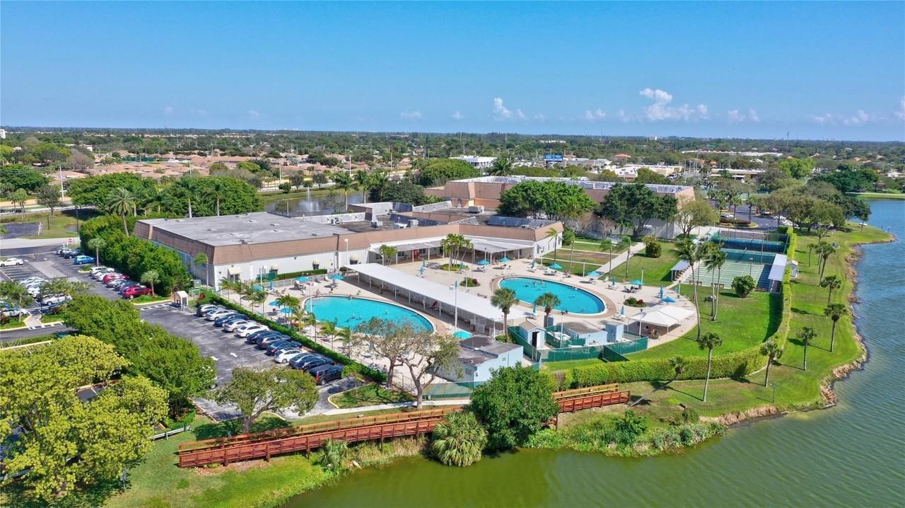 146 Capri D - Photo 2 of 16