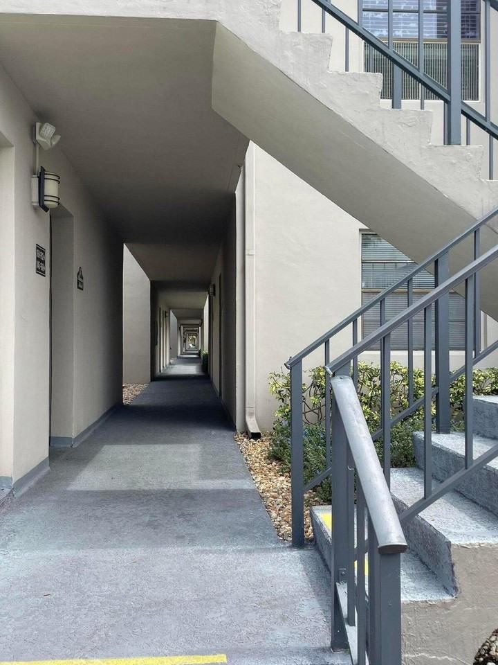 146 Capri D - Photo 4 of 16