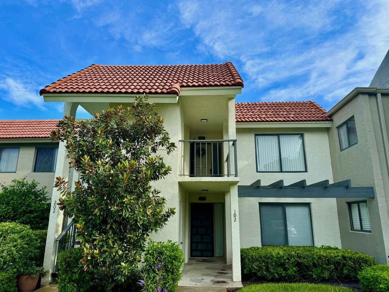 5560 Fairway Park Dr #102