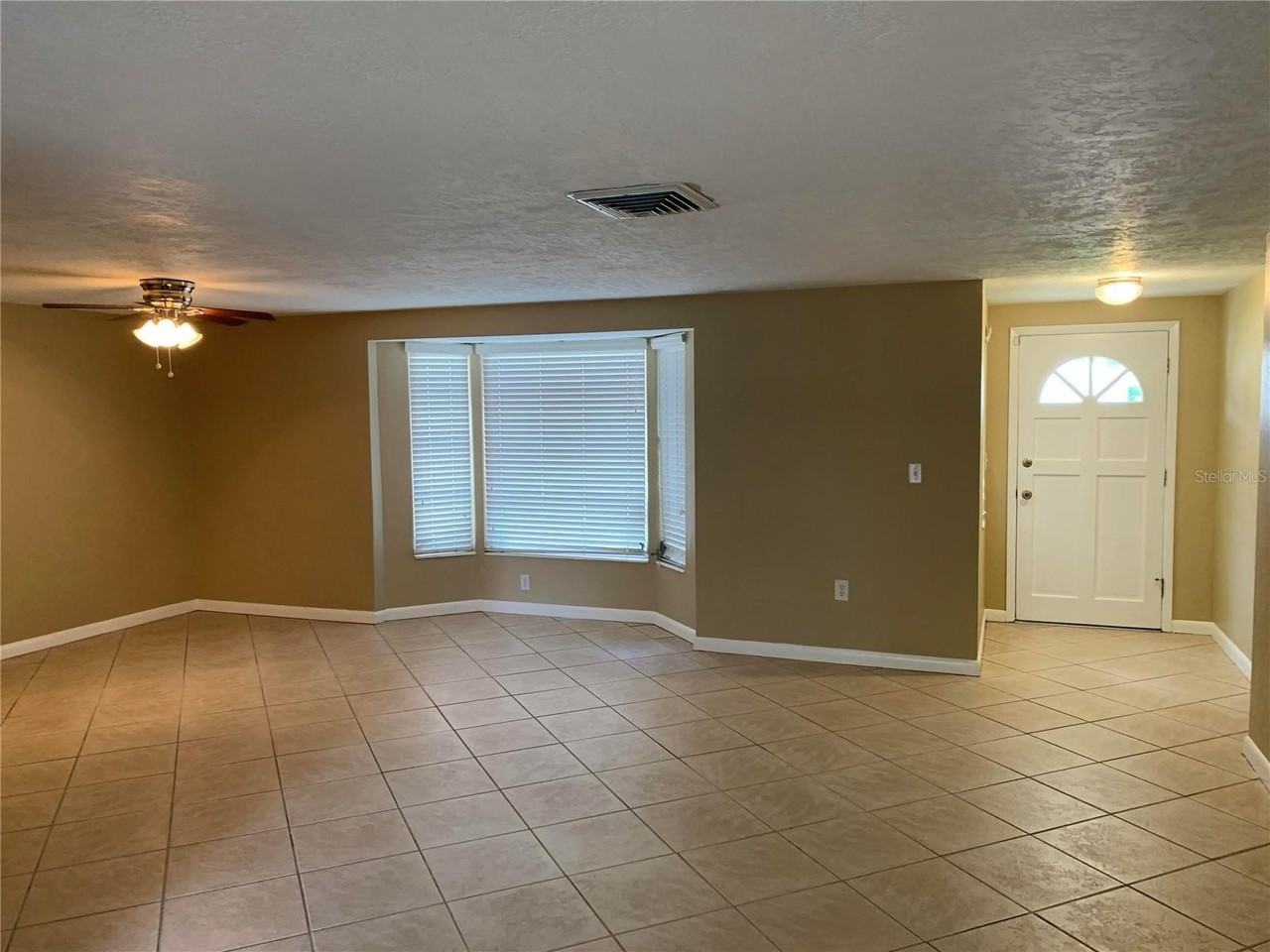 3370 Spring Mill Cir - Photo 2 of 12