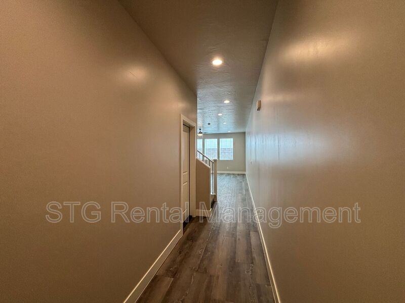 929 Sw - Photo 3 of 37