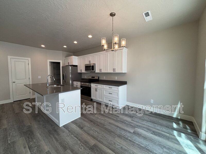 929 Sw - Photo 7 of 37