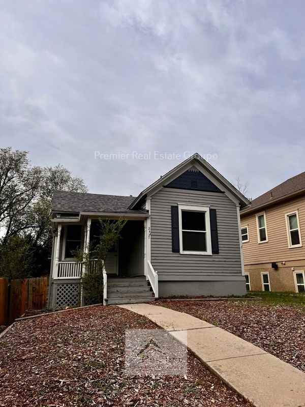 2427 W Platte Ave - Photo 2 of 11