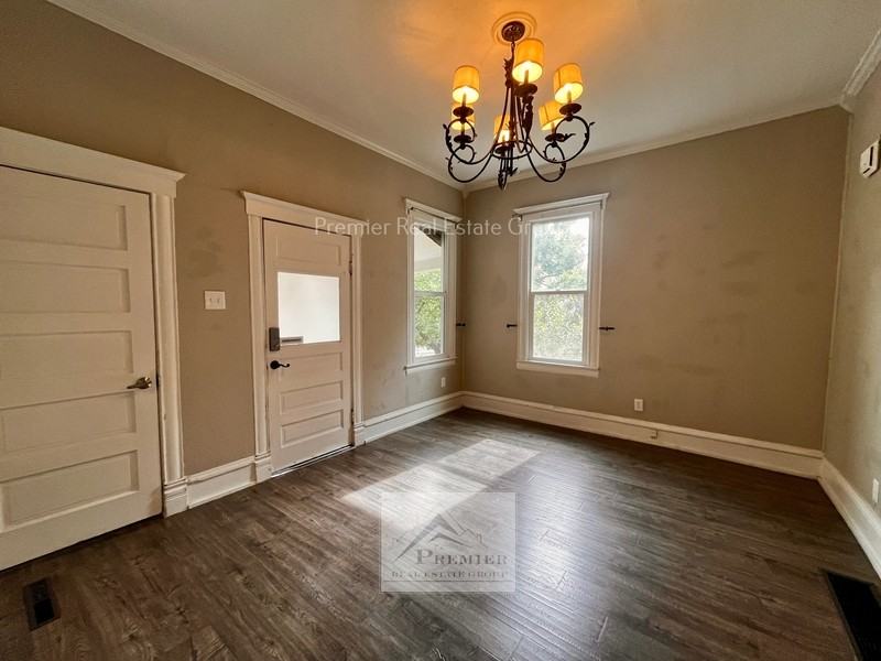 2427 W Platte Ave - Photo 4 of 11