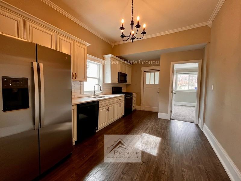 2427 W Platte Ave - Photo 6 of 11