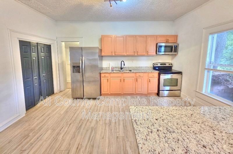 3058 Phyllis Street - Photo 3 of 28